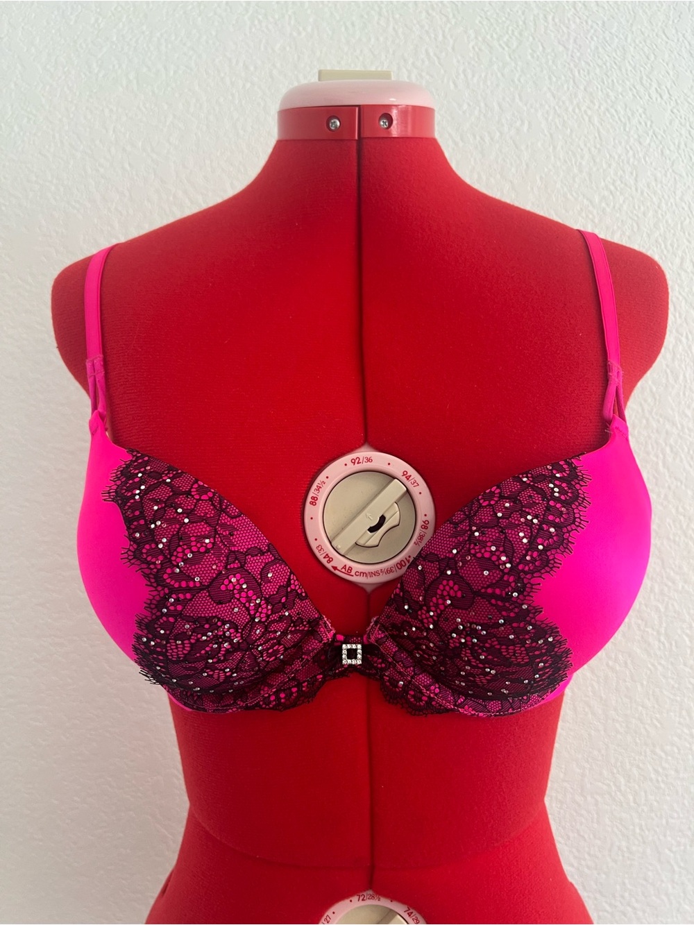 Victoria's Secret Miraculous Plunge Push-Up Underwire Lace Bra Pink/Black 36A